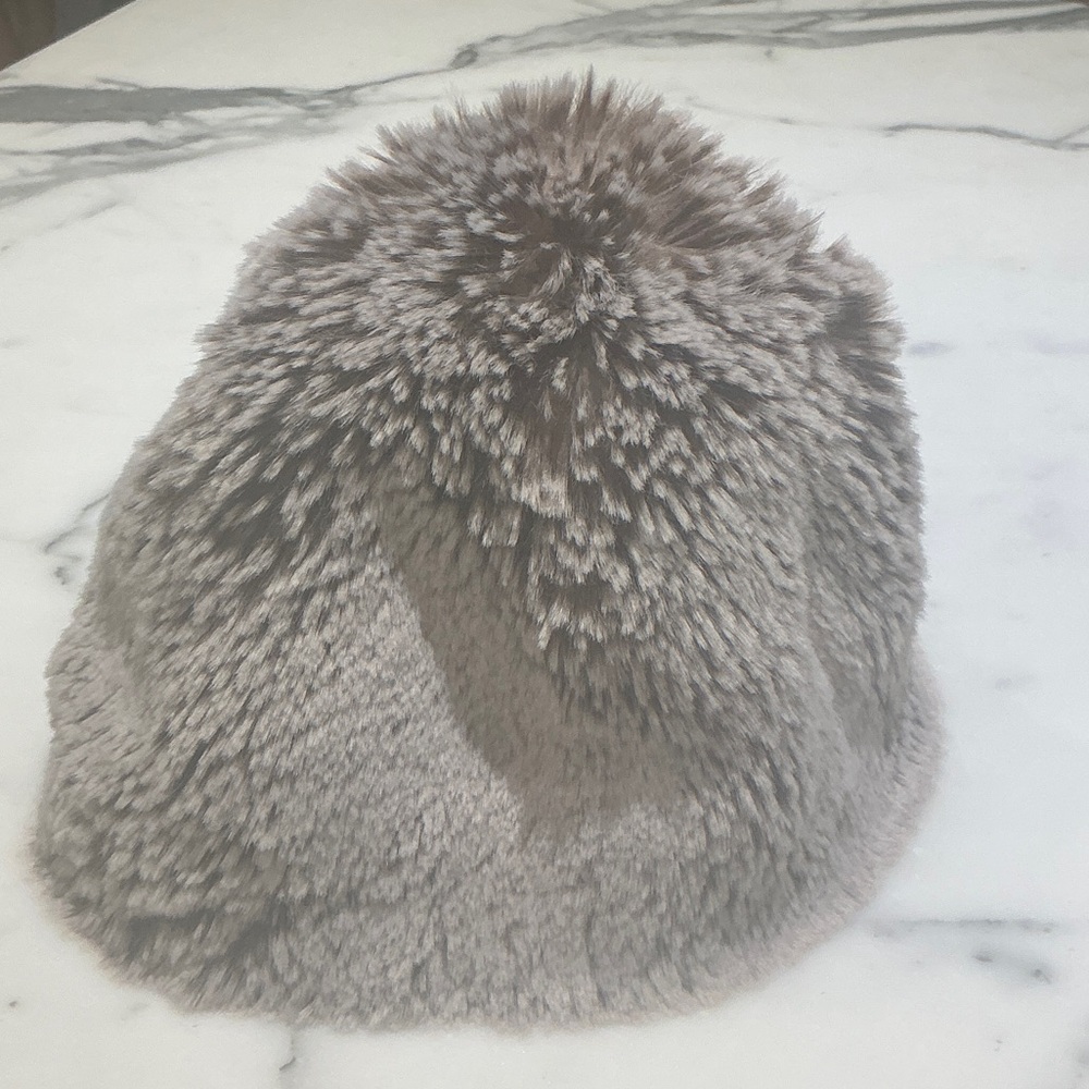 Luxurious Faux Fur Women's Hat - Gray